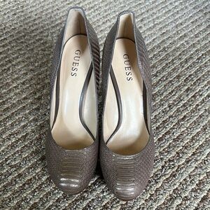 Guess Tan and Gold Textured Heels